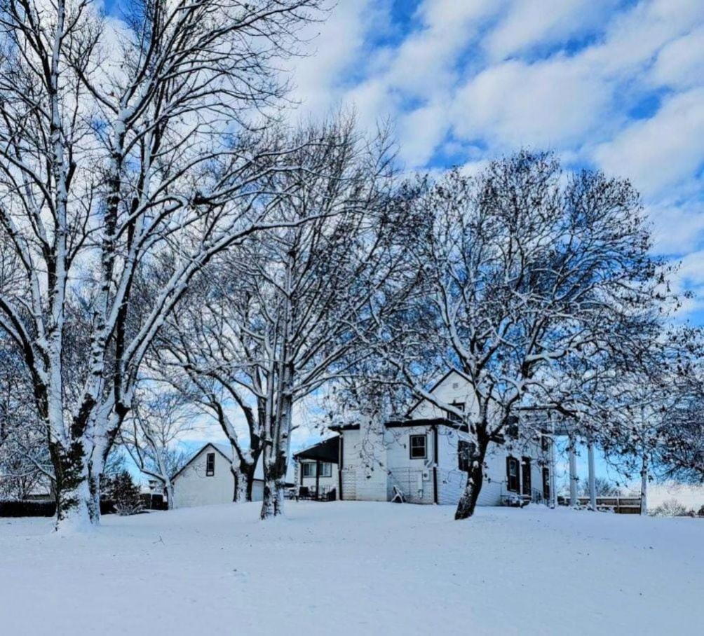 1908 Modern Farmhouse On Large Private Treed Lot Shawnee Exterior photo